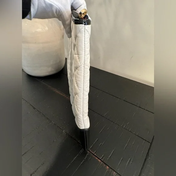 Chanel Gabrielle O Case Clutch Aged Calfskin - Picture 5 of 10